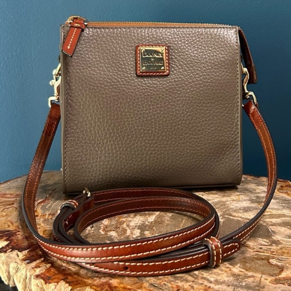 Dooney & Bourke North South Janine Pebble Grain Crossbody EUC